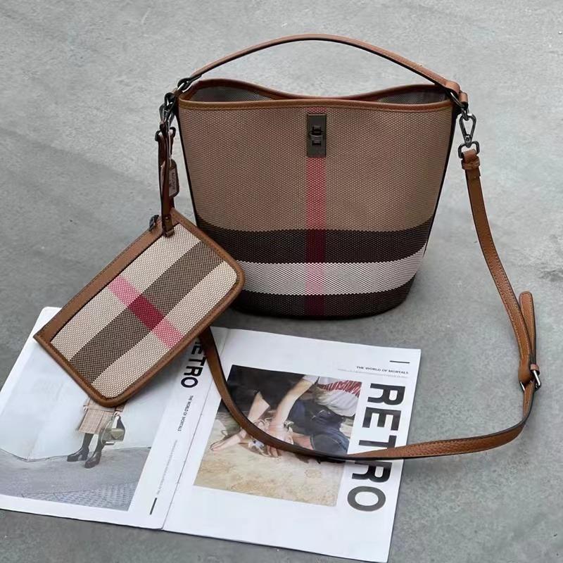 【Aurora Bucket】Checkered Bucket Bag with Small Wallet L 9.06" , W 7.09" , H 9.45"-buy 1 get 1 pony and 1 coins purse