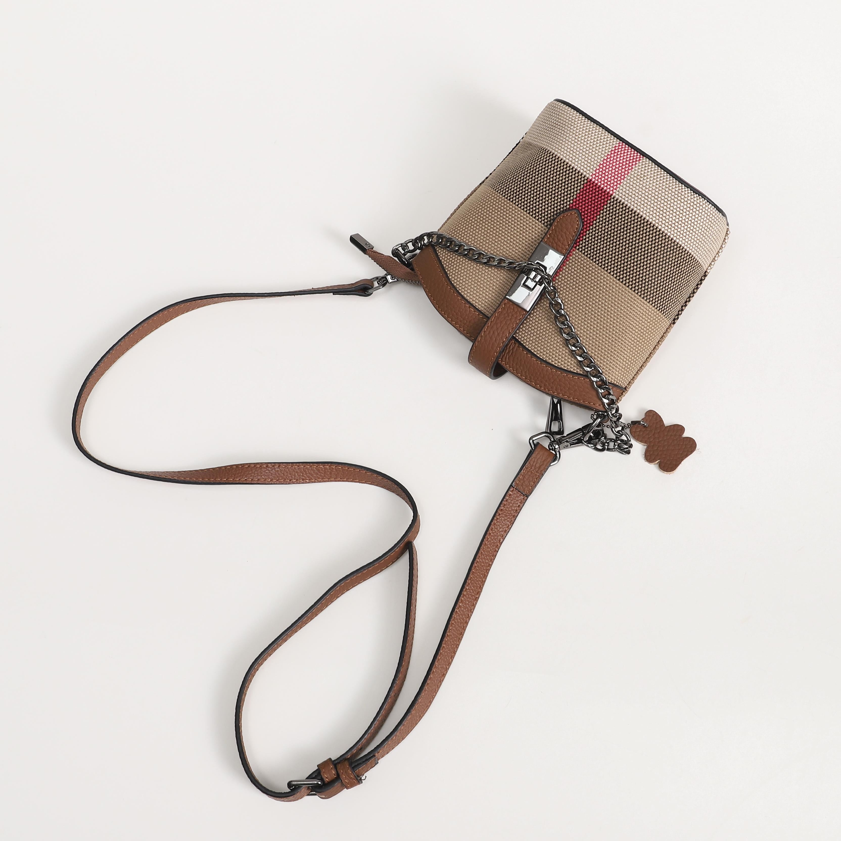 【Chain Bucket】Cute Cellphone Crosbody bag L 3.94" , W 6.7" , H 7.09"-buy 1 get 1 pony and 1 coins purse