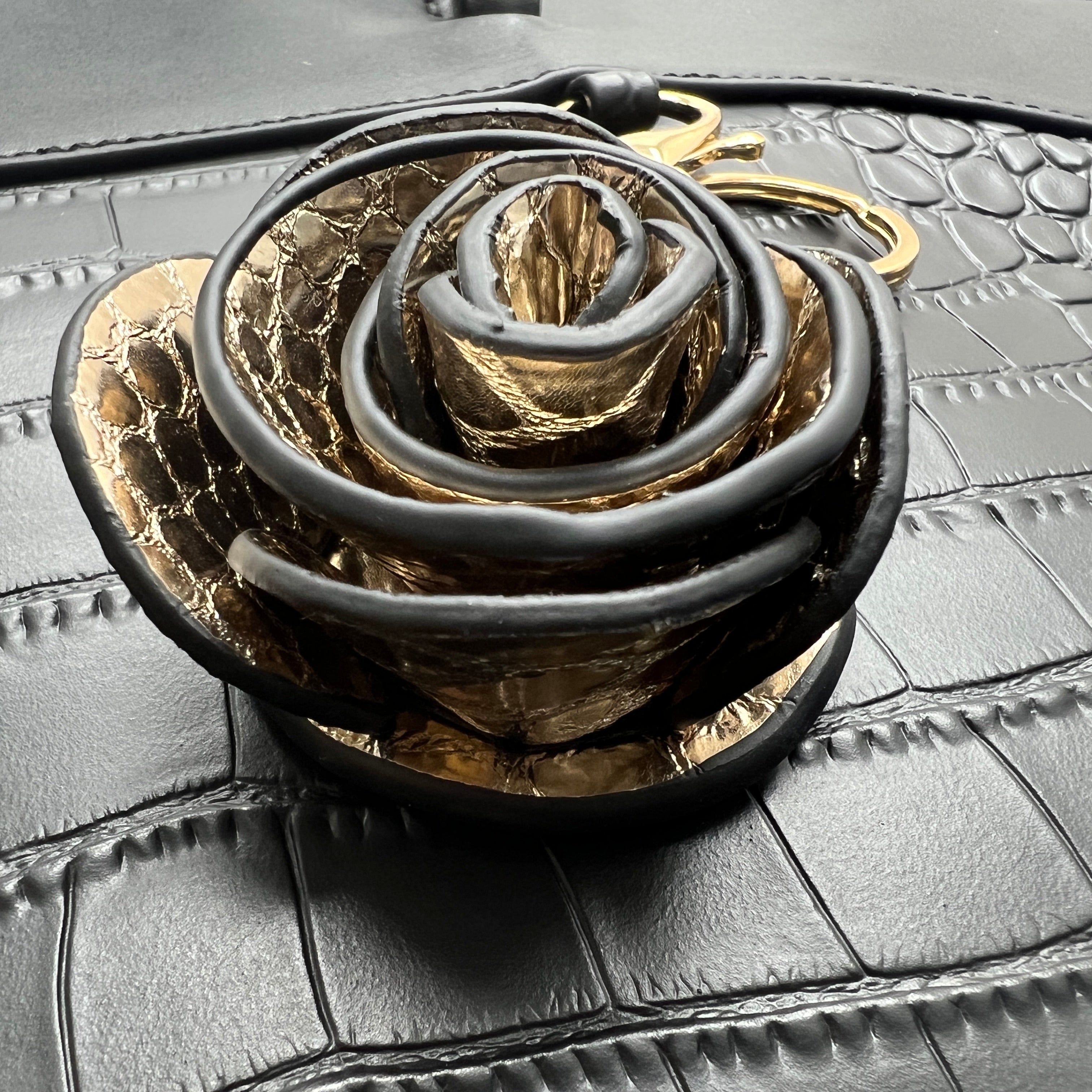 【Black Rose】Crocodile Pattern Handbag,buy 1 get 1 pony and 1 headband